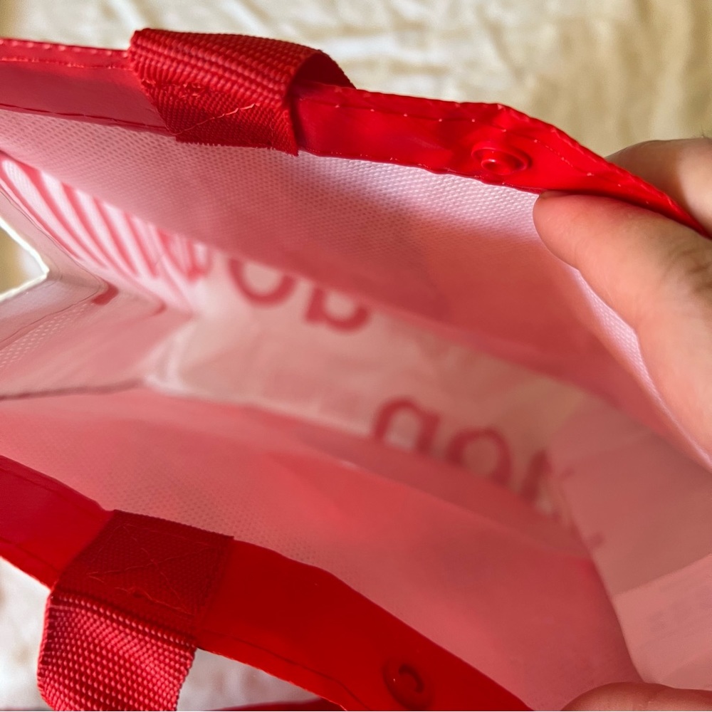 Lululemon red and white bag - Picture 4 of 9